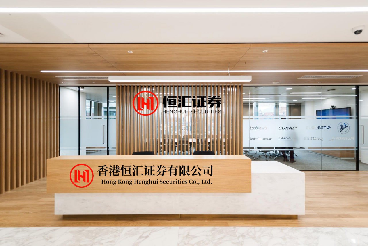 日斗-优配 特朗普总统赴机场 欢迎习近平主席到访
